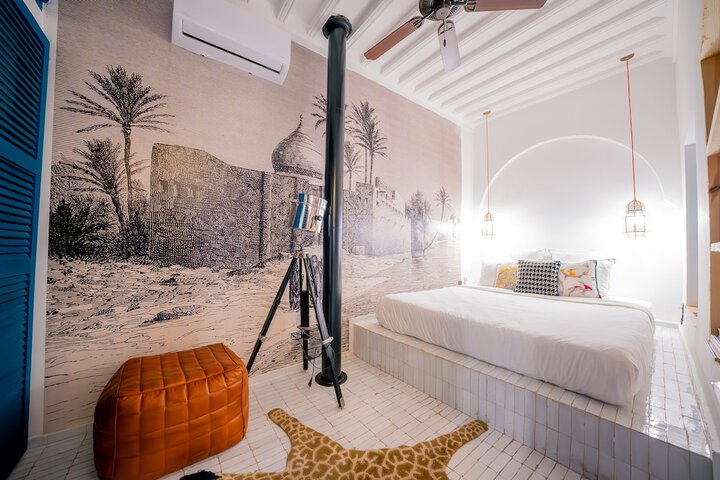 Room 71 of 233