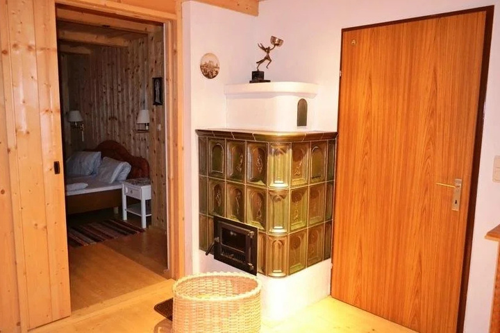 Room 6 of 19