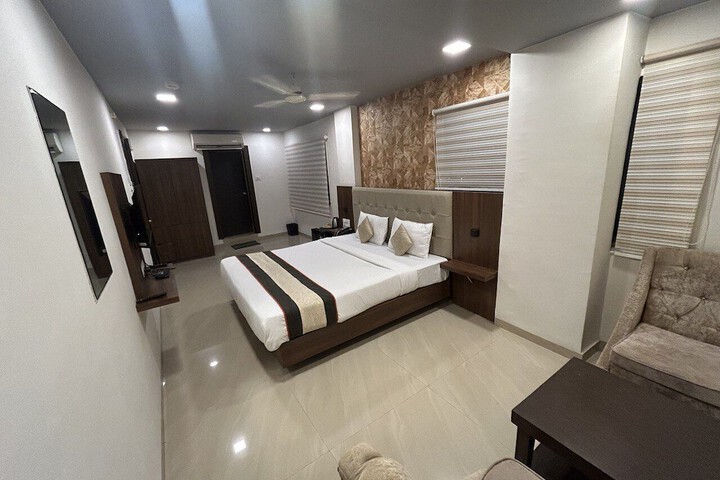 Room 13 of 27