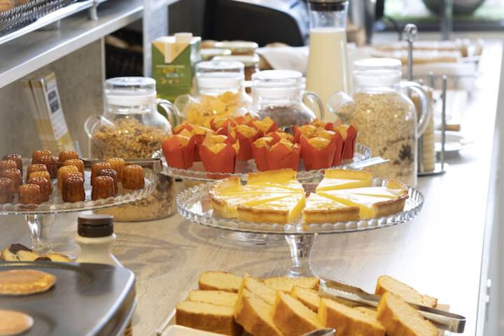 Breakfast/Coffee Service 38 of 100