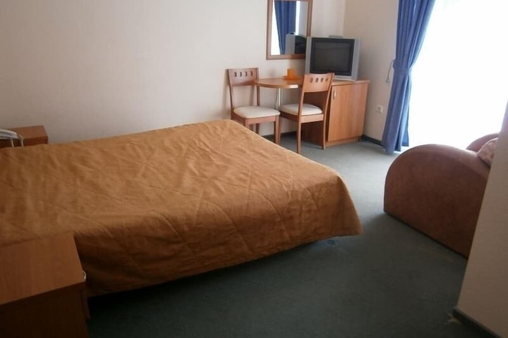 Room 12 of 19