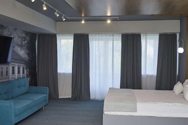 Room 8 of 50