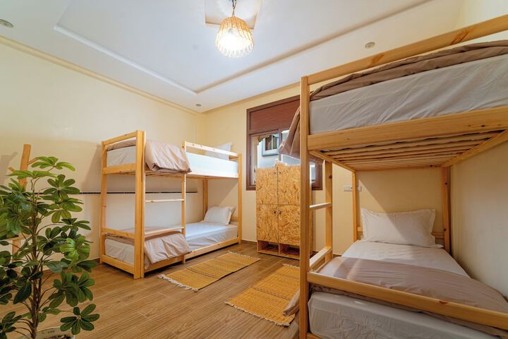 Room 35 of 79
