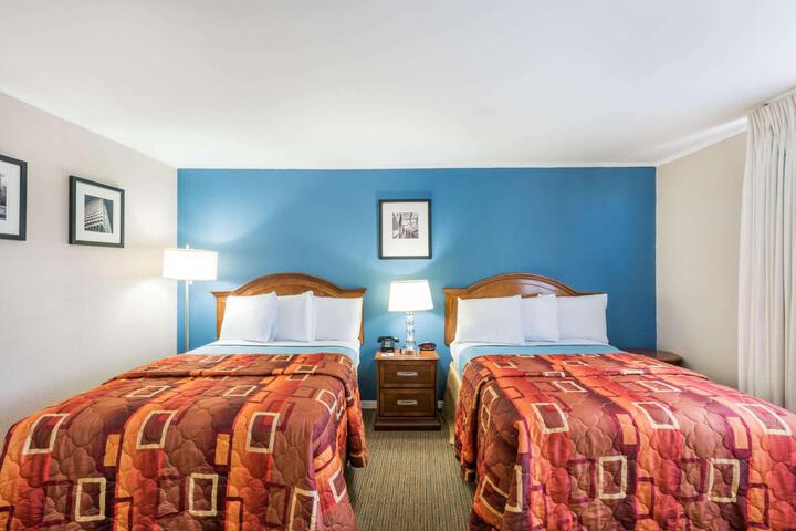 1 King Bed (2 of 8)