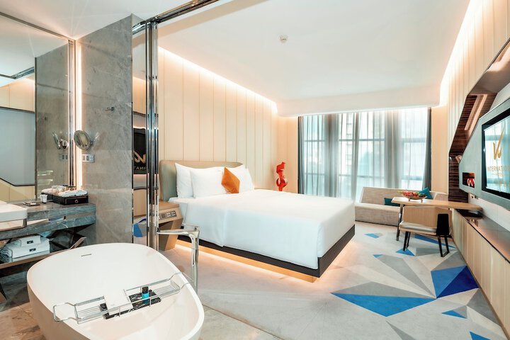 Room 18 of 124