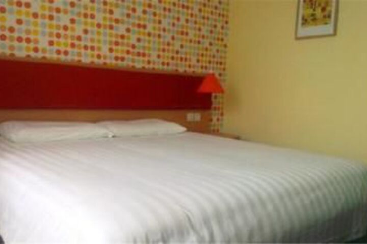 Room 8 of 23