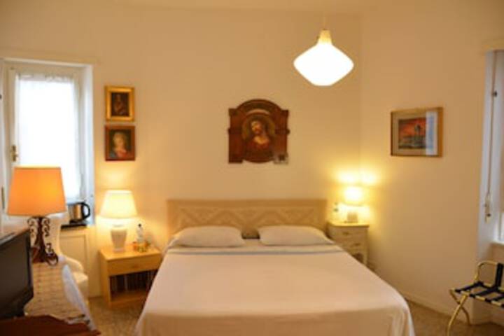 Room 6 of 6