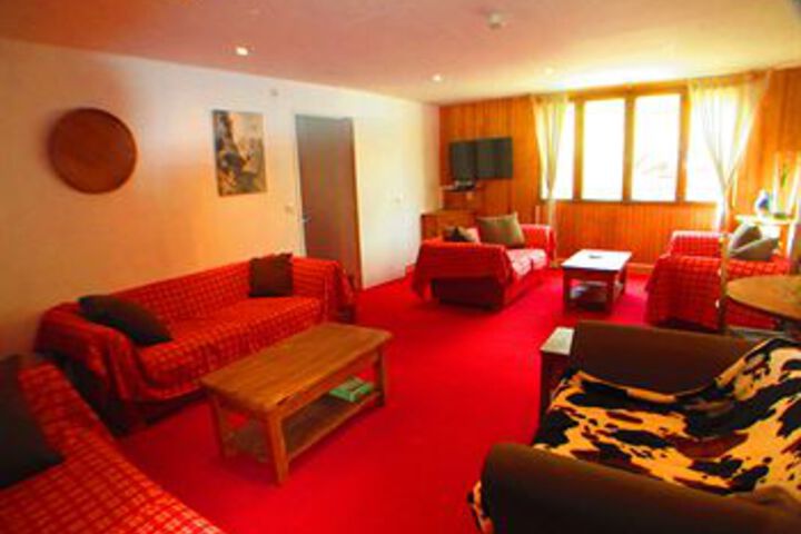 Lounge 8 of 45
