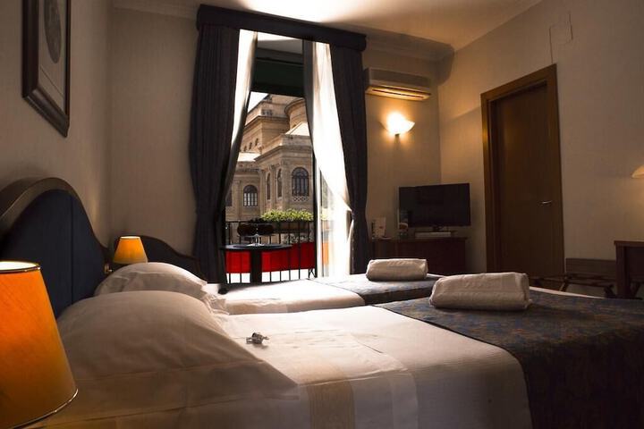 Room 9 of 25