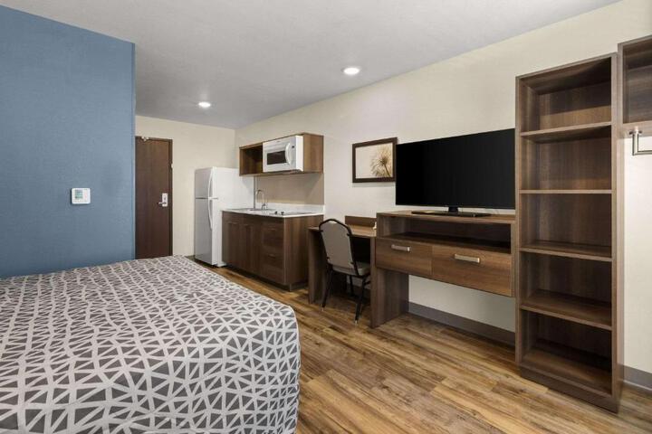 1 Queen Bed Suite (3 of 21)