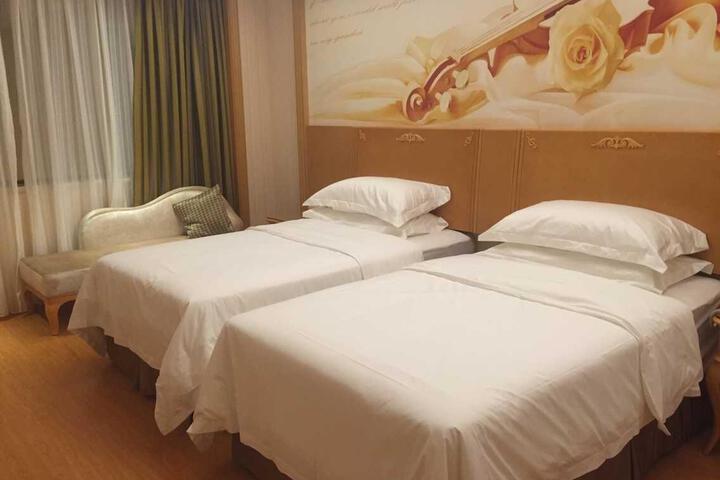 Hotel Suite Photo