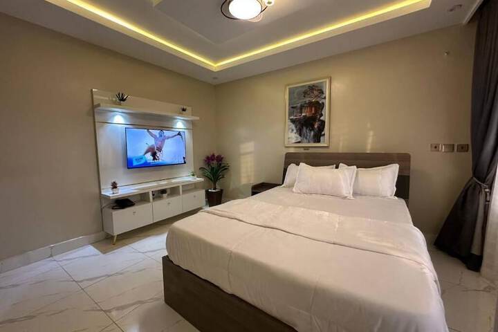Room 18 of 37
