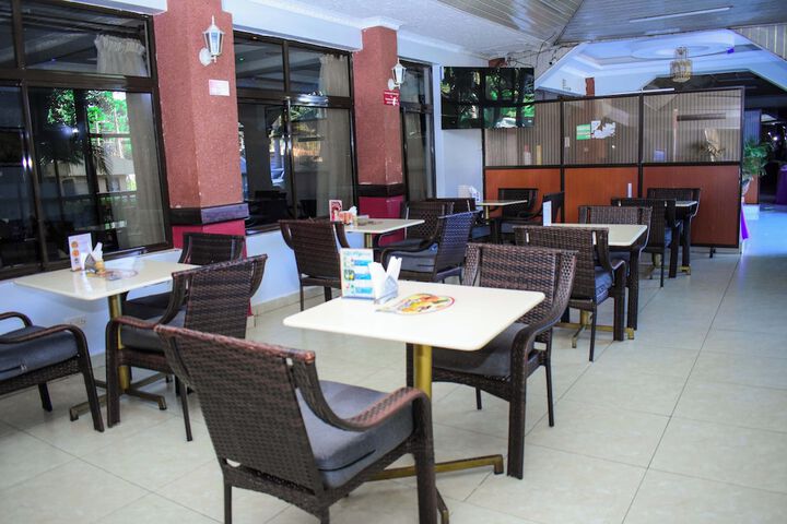 Lounge 64 of 96