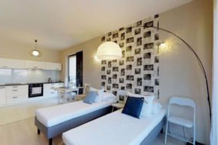 Room 10 of 38