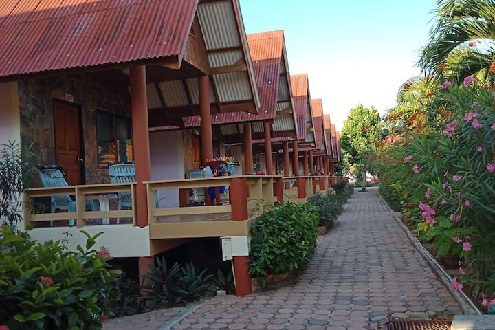 Hotel Exterior 99 of 100