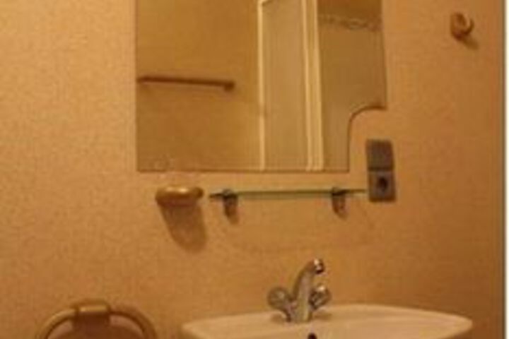 Room 2 of 11