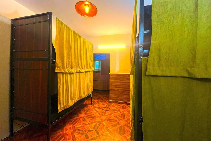 Room 4 of 17