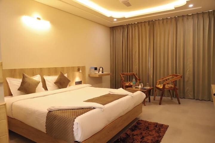 Room 2 of 18