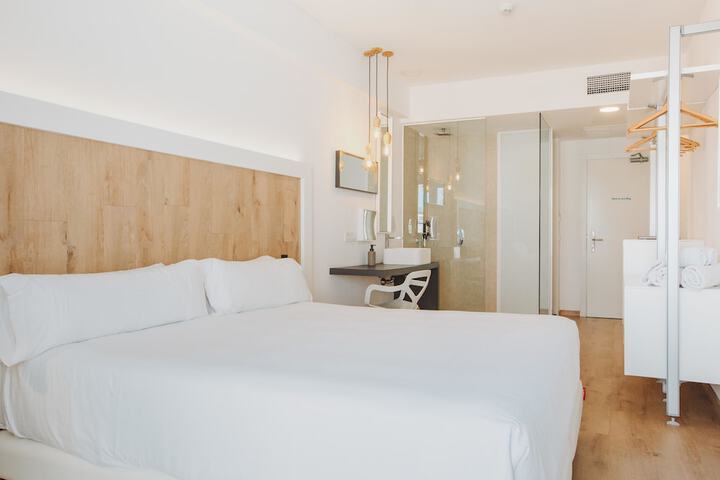 Room 28 of 161