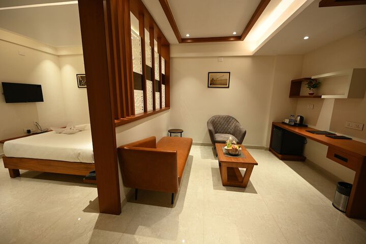 Room 17 of 27