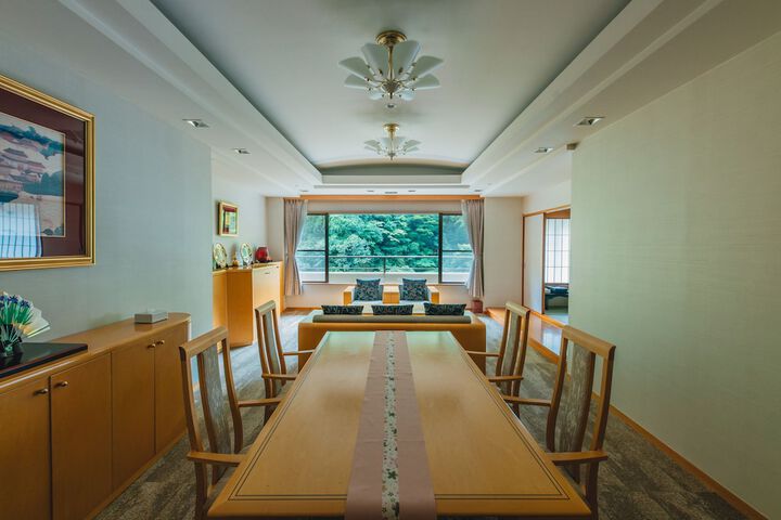 Room 16 of 48