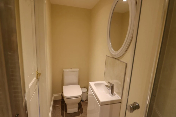 Room 10 of 19