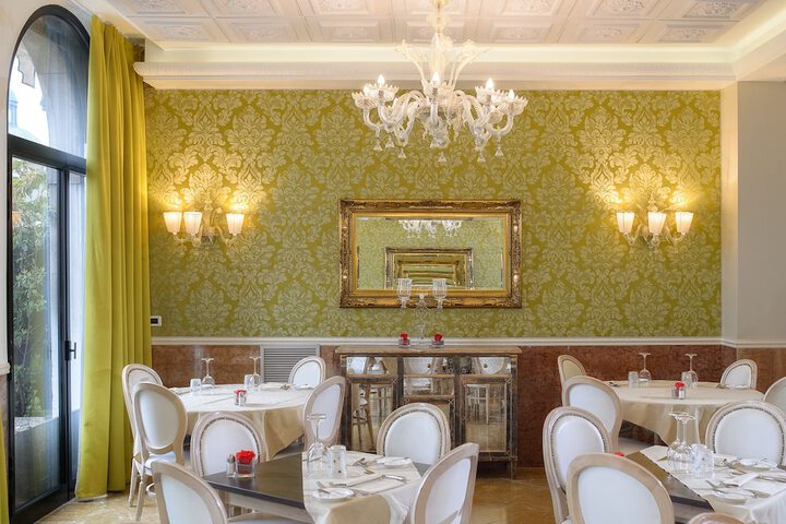 Dining 69 of 80
