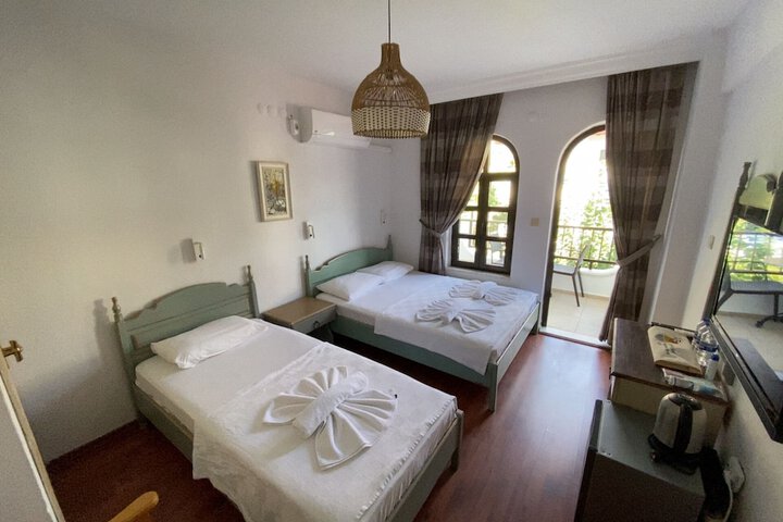Room 13 of 228