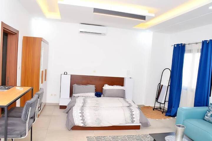 Room 9 of 28