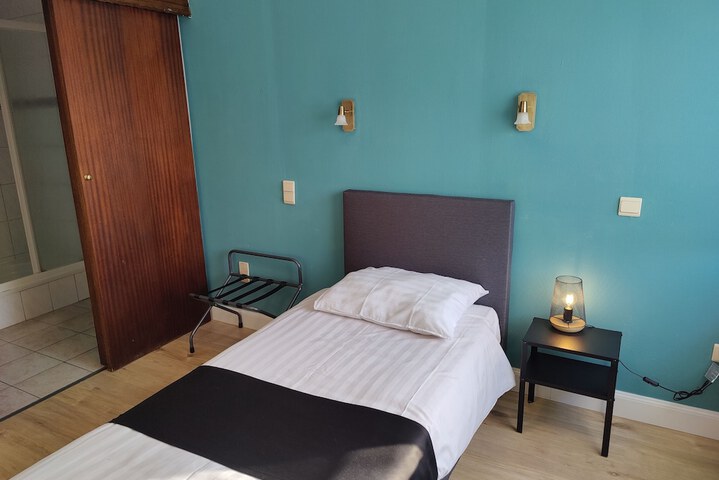 Room 15 of 37