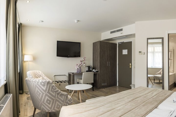 Room 12 of 63