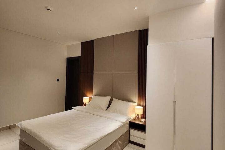 Room 9 of 16
