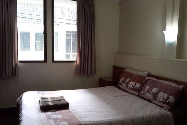 Room 4 of 28