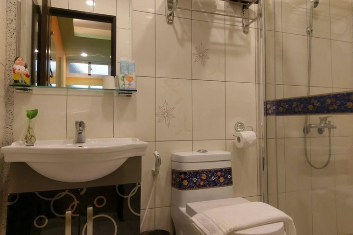 Room 8 of 11