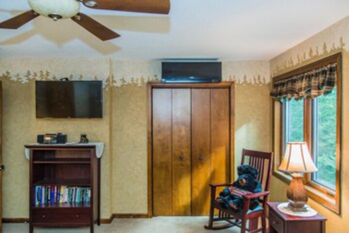 Room 9 of 15