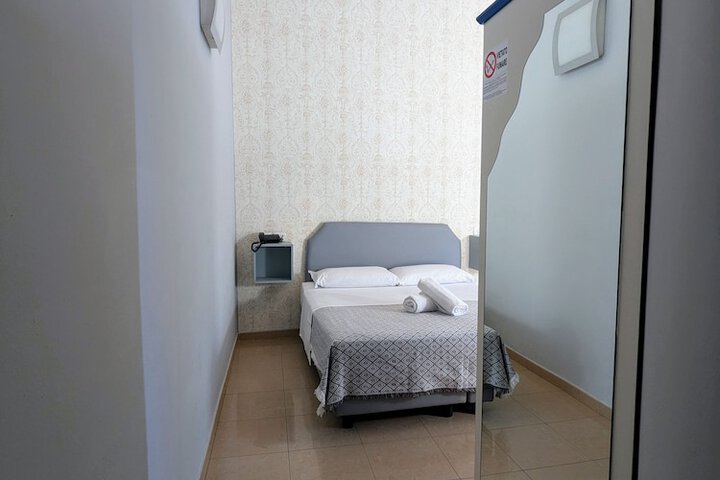 Room 33 of 59