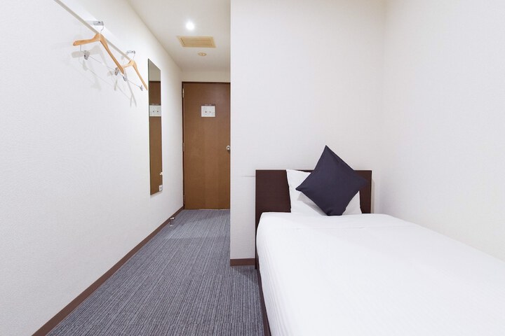Room 18 of 100