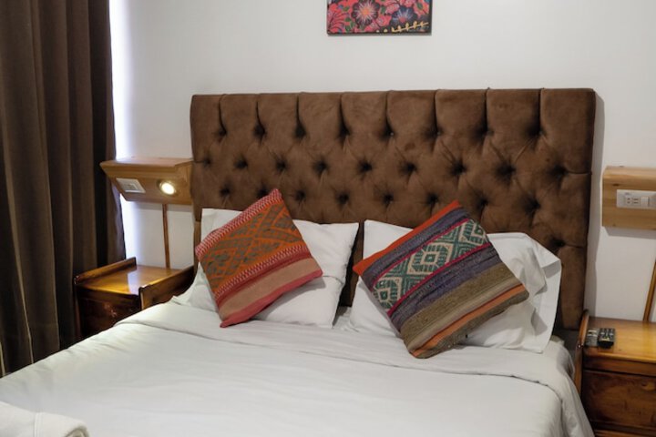 Room 4 of 8