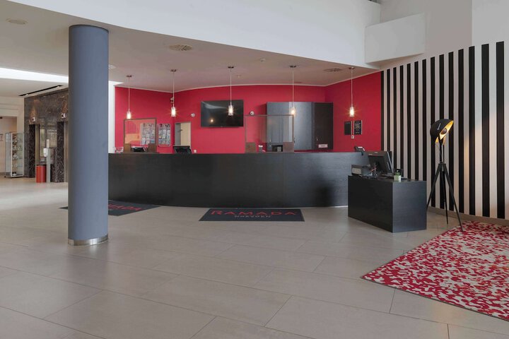 Entrance & Lobby