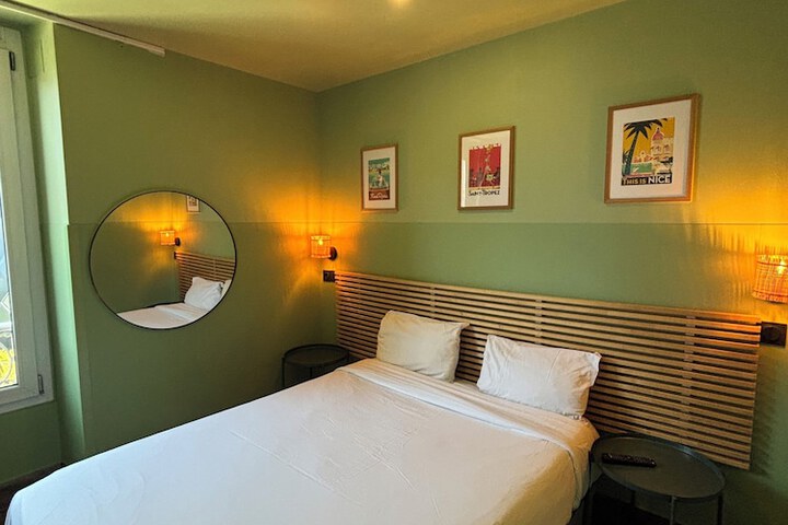 Room 22 of 76