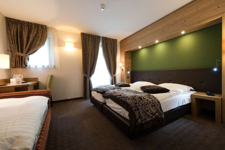 Room 33 of 75