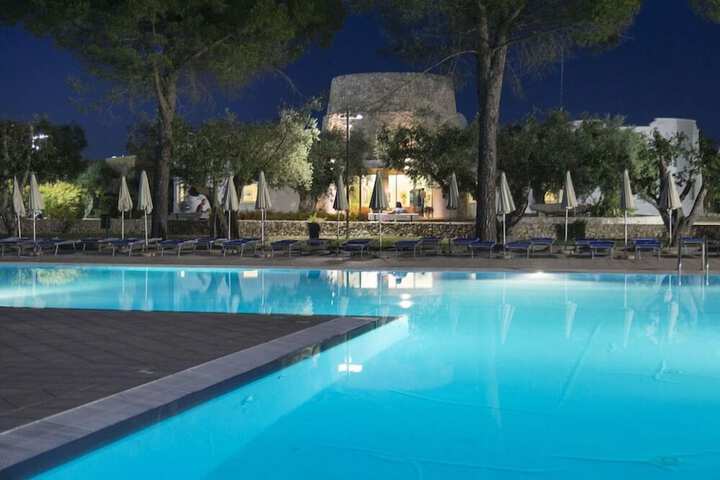 Hotel with Pool