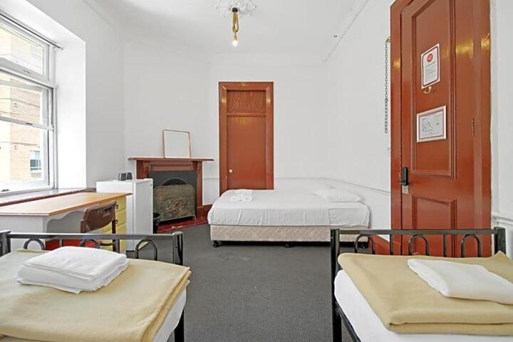 Room 6 of 38
