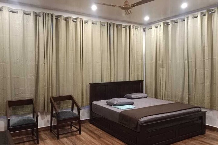 Room 7 of 16