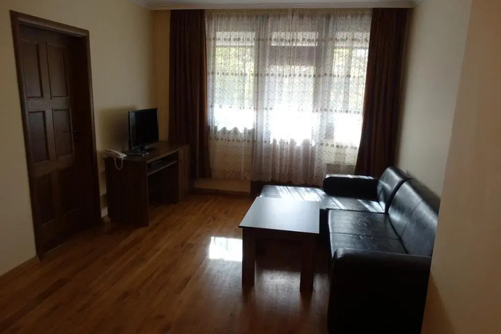 Room 5 of 17
