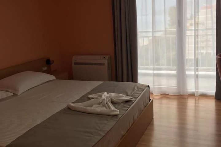 Room 9 of 22
