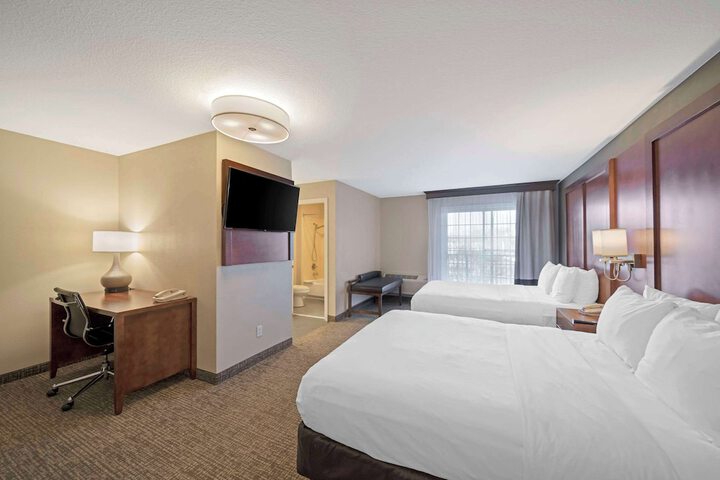 1 King Bed 1 Queen Bed Accessible (7 of 11)