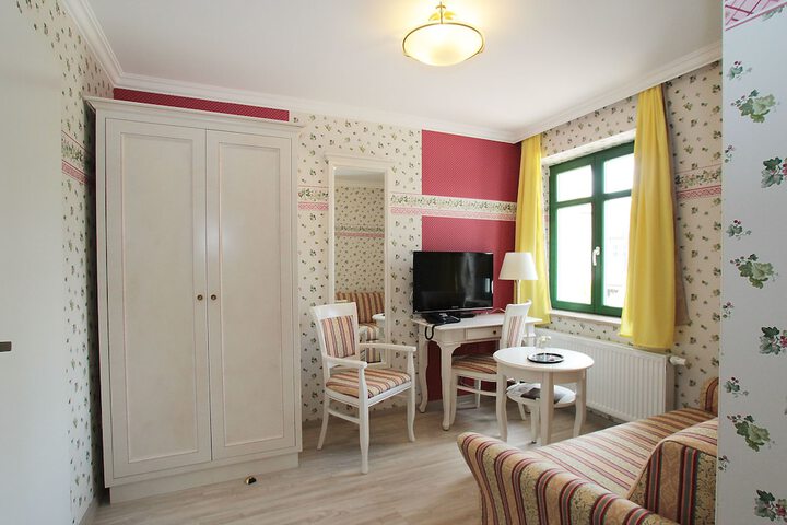 Room 10 of 24