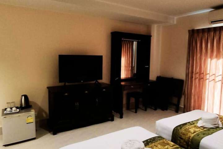Room 13 of 48