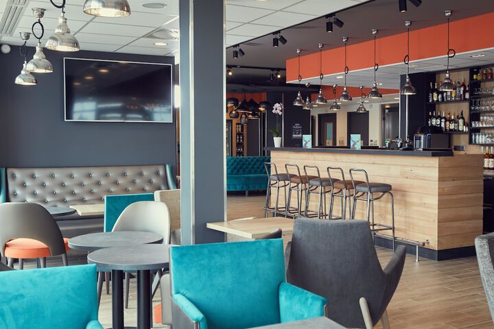 Entrance & Lobby